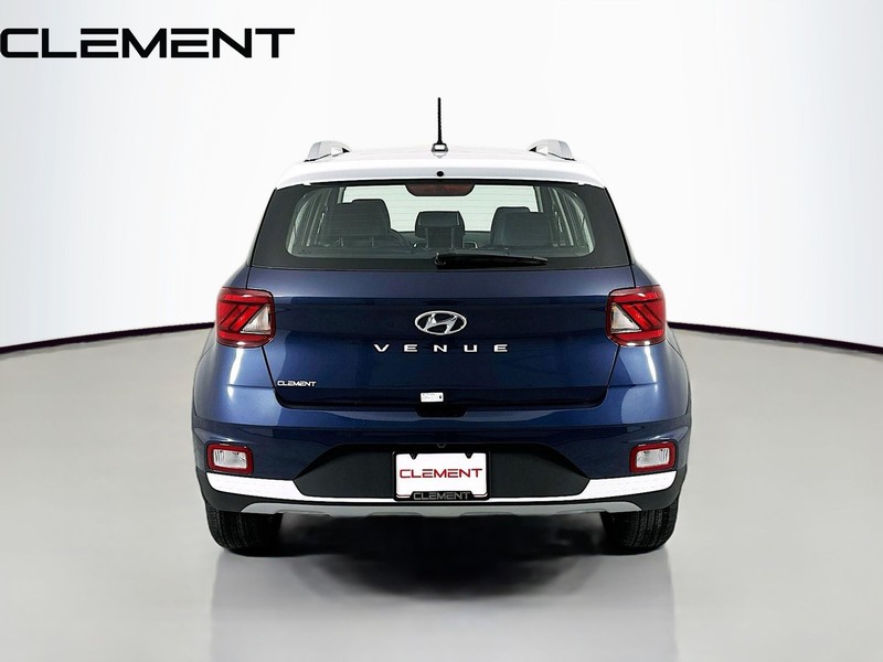 Hyundai Venue Vehicle Full-screen Gallery Image 8