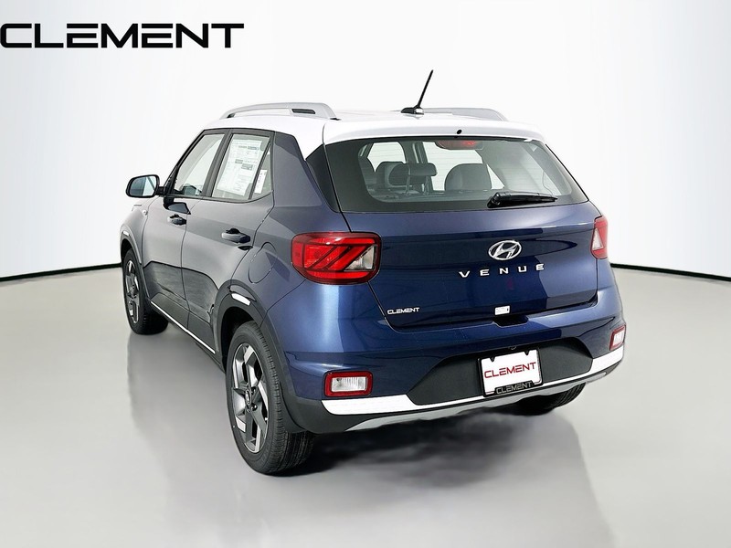 Hyundai Venue Vehicle Full-screen Gallery Image 10
