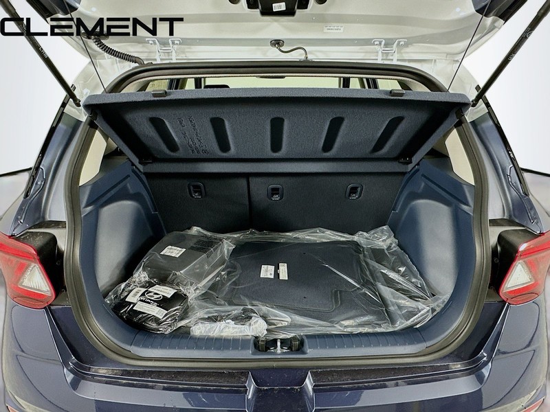 Hyundai Venue Vehicle Full-screen Gallery Image 11
