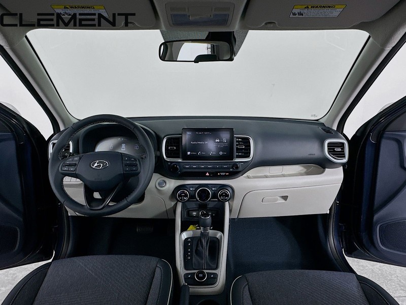Hyundai Venue Vehicle Full-screen Gallery Image 12