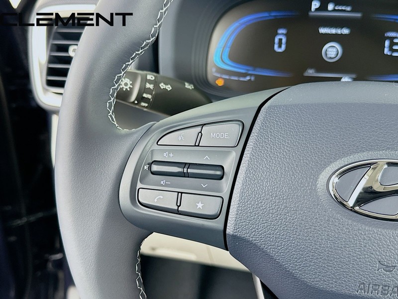 Hyundai Venue Vehicle Full-screen Gallery Image 15