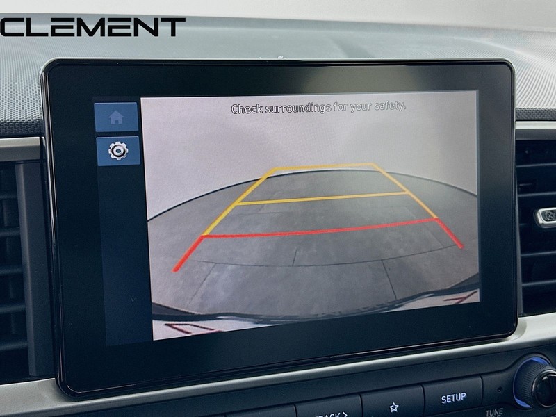Hyundai Venue Vehicle Full-screen Gallery Image 20