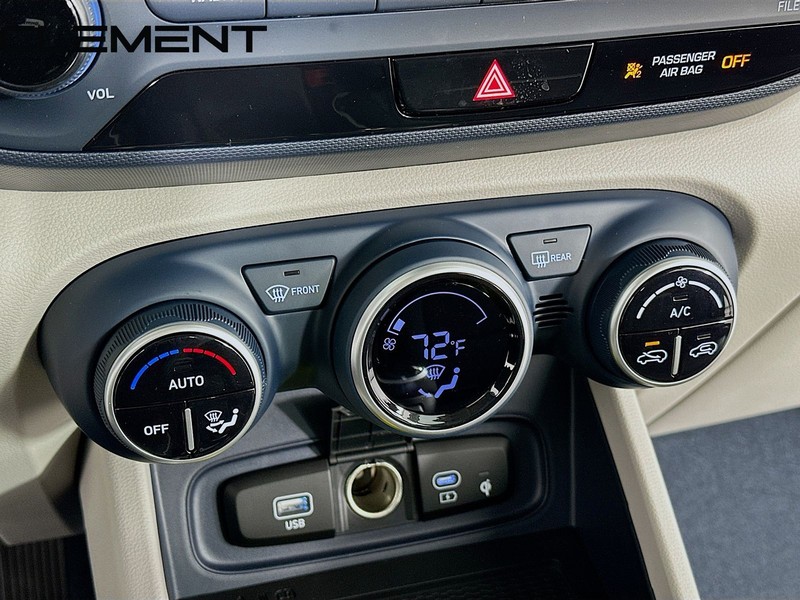 Hyundai Venue Vehicle Full-screen Gallery Image 22