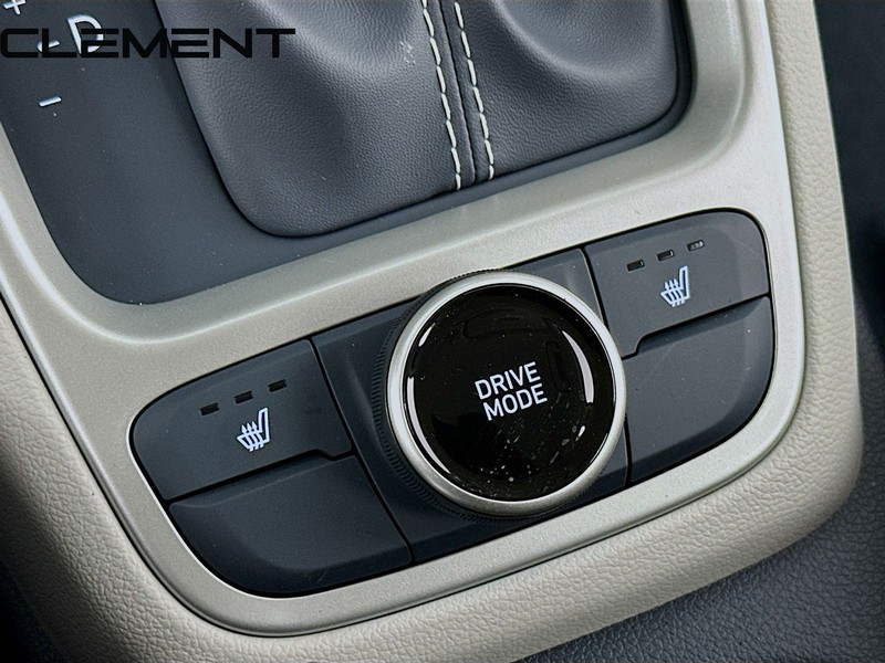 Hyundai Venue Vehicle Full-screen Gallery Image 23