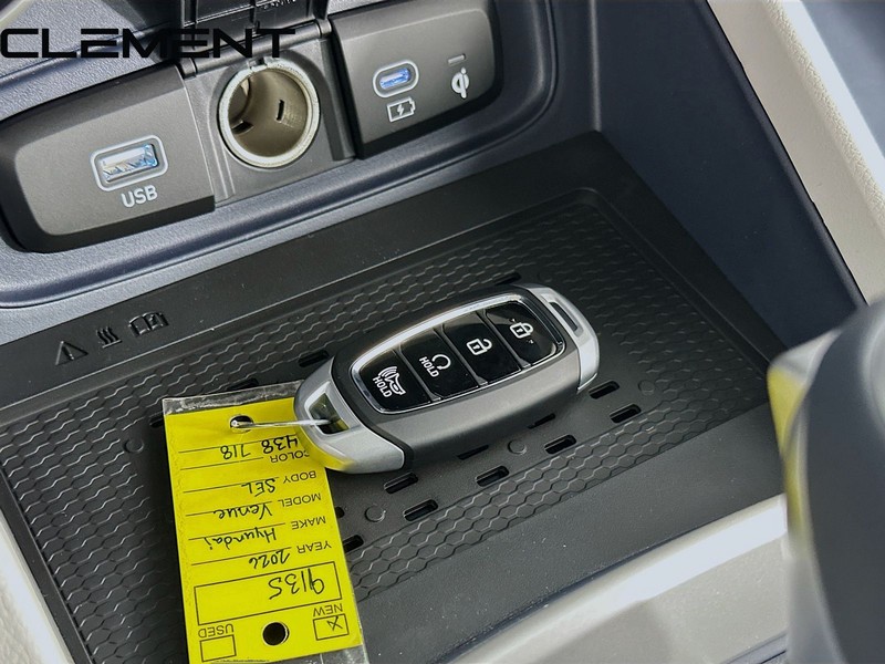Hyundai Venue Vehicle Full-screen Gallery Image 24