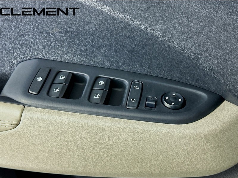 Hyundai Venue Vehicle Full-screen Gallery Image 25