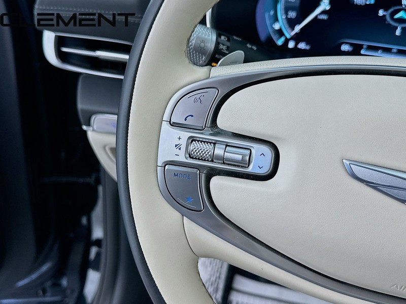 Genesis GV80 Vehicle Full-screen Gallery Image 15