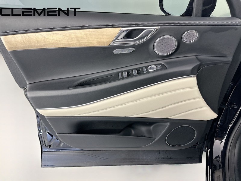 Genesis GV80 Vehicle Full-screen Gallery Image 29