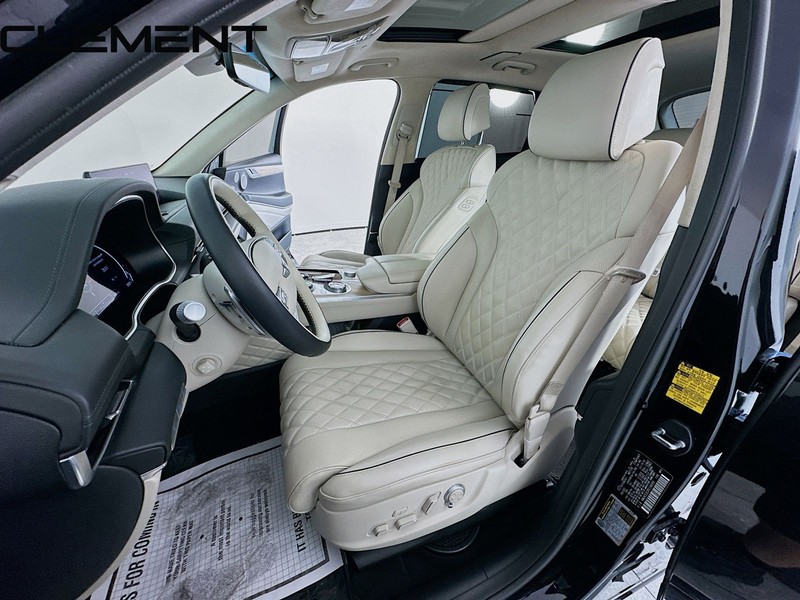 Genesis GV80 Vehicle Full-screen Gallery Image 32