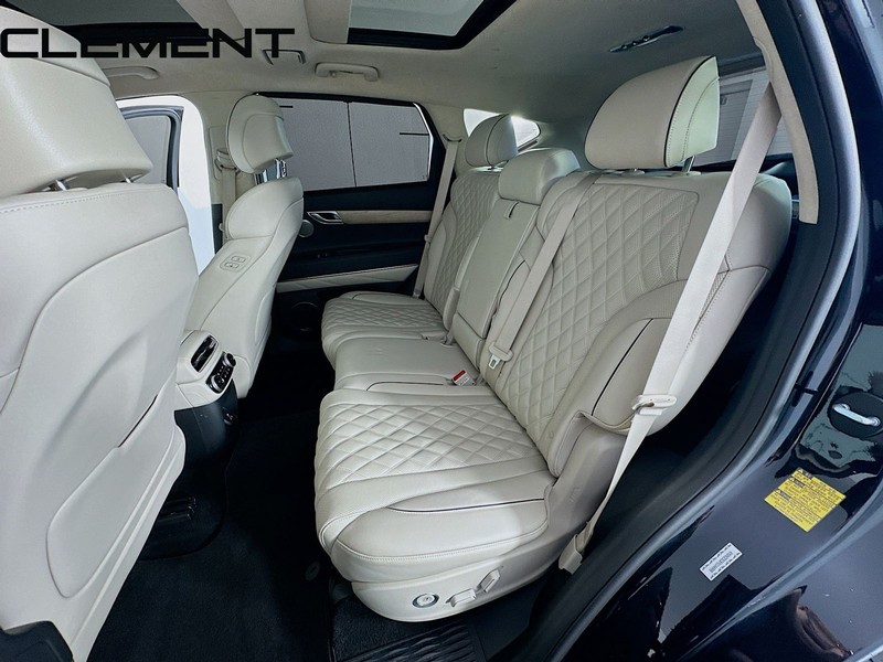 Genesis GV80 Vehicle Full-screen Gallery Image 34