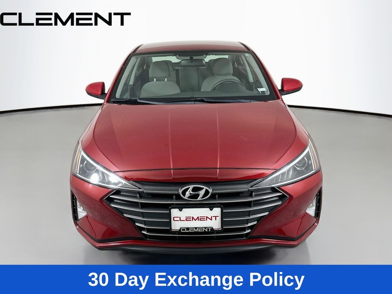 Hyundai Elantra Vehicle Full-screen Gallery Image 3