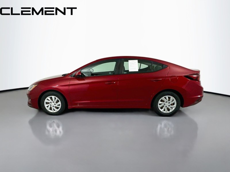 Hyundai Elantra Vehicle Full-screen Gallery Image 6