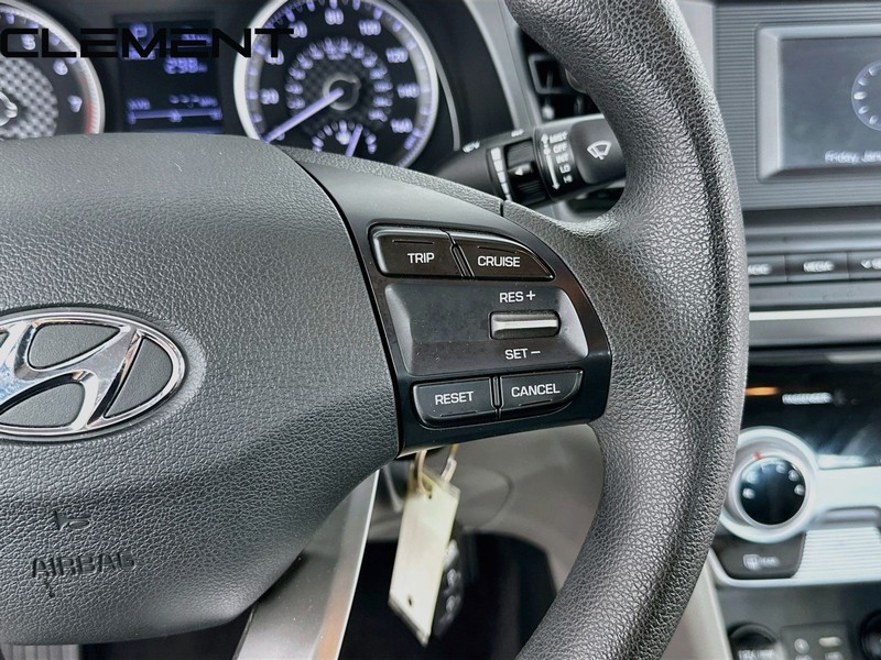 Hyundai Elantra Vehicle Full-screen Gallery Image 17