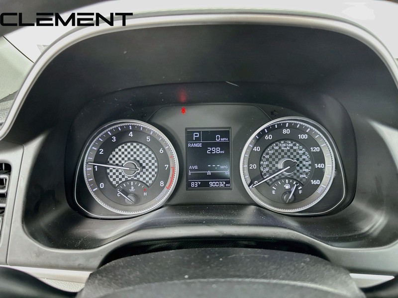 Hyundai Elantra Vehicle Full-screen Gallery Image 18