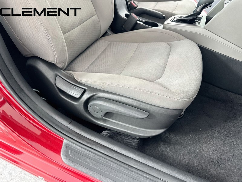 Hyundai Elantra Vehicle Full-screen Gallery Image 32
