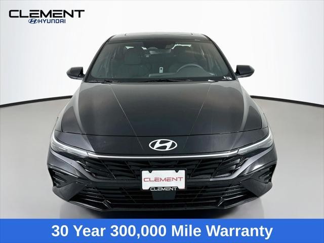 Hyundai Elantra Vehicle Image 02