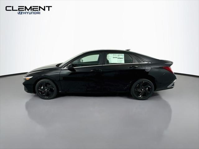 Hyundai Elantra Vehicle Image 04