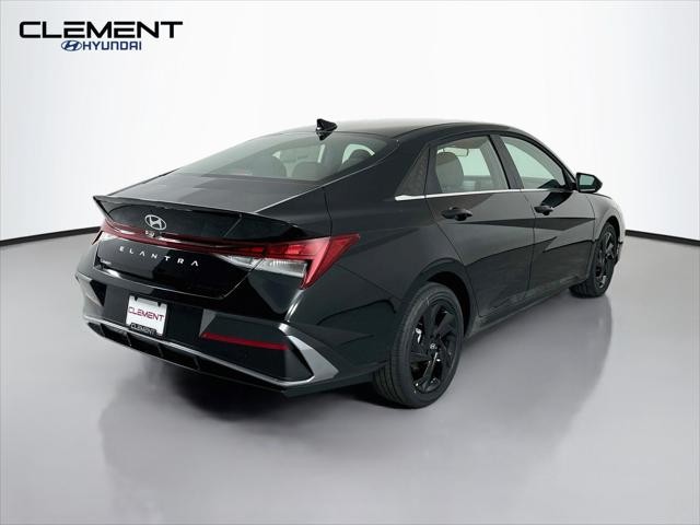 Hyundai Elantra Vehicle Image 06