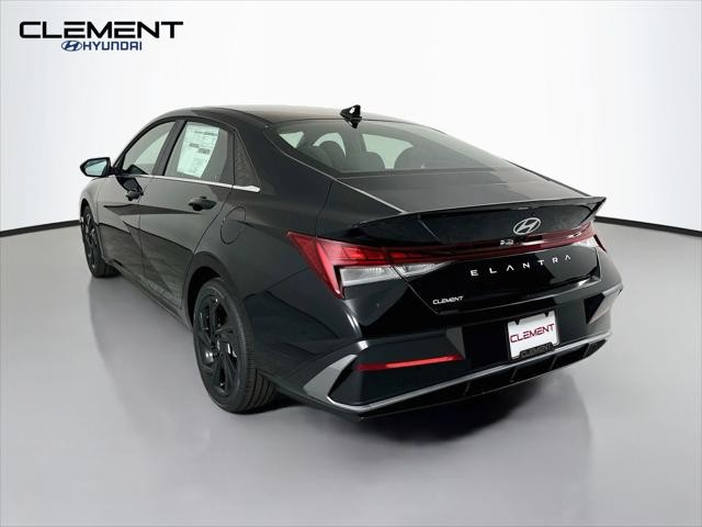 Hyundai Elantra Vehicle Image 08