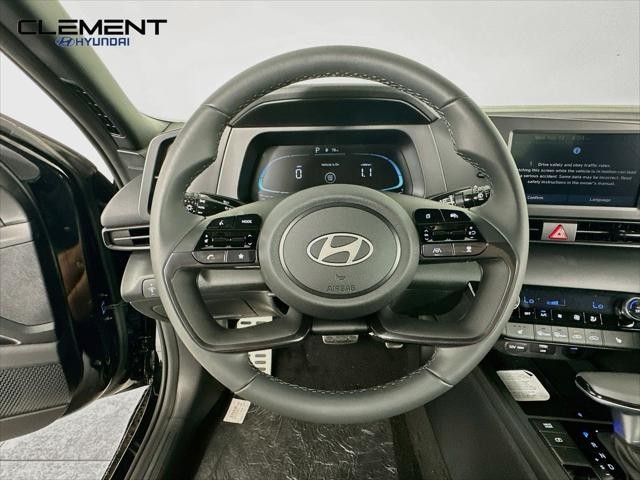 Hyundai Elantra Vehicle Image 13