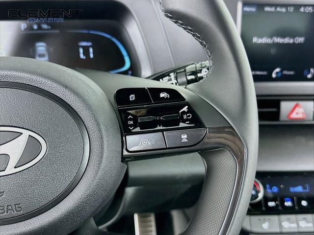 Hyundai Elantra Vehicle Image 15