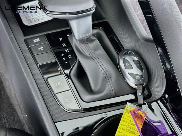 Hyundai Elantra Vehicle Image 21