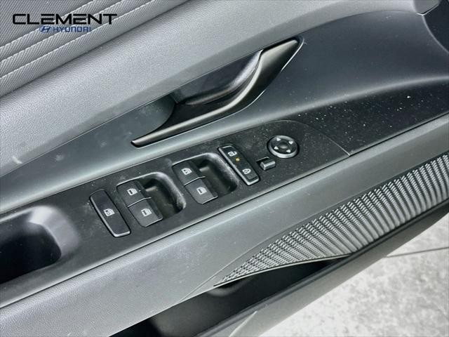 Hyundai Elantra Vehicle Image 23