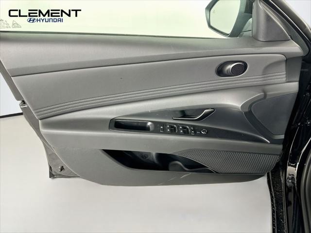 Hyundai Elantra Vehicle Image 24
