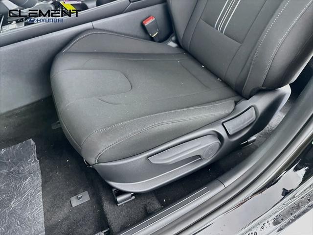 Hyundai Elantra Vehicle Image 25