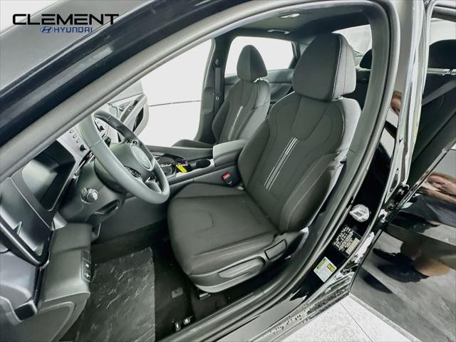 Hyundai Elantra Vehicle Image 26