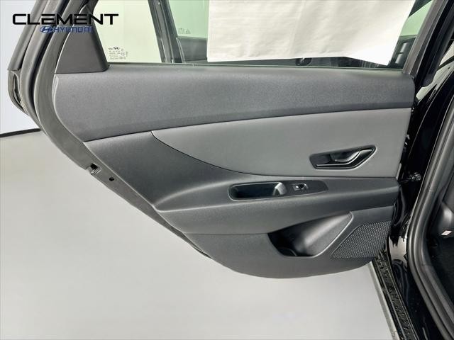 Hyundai Elantra Vehicle Image 27