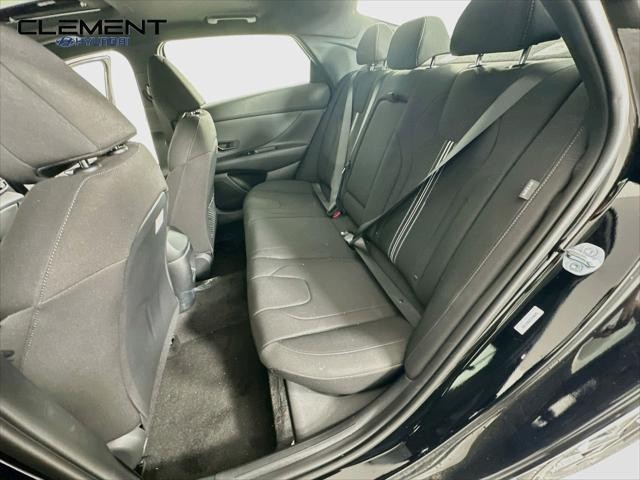 Hyundai Elantra Vehicle Image 28