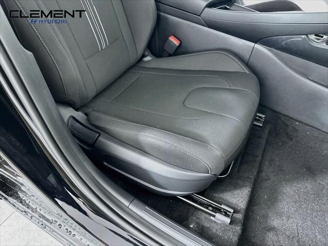 Hyundai Elantra Vehicle Image 29