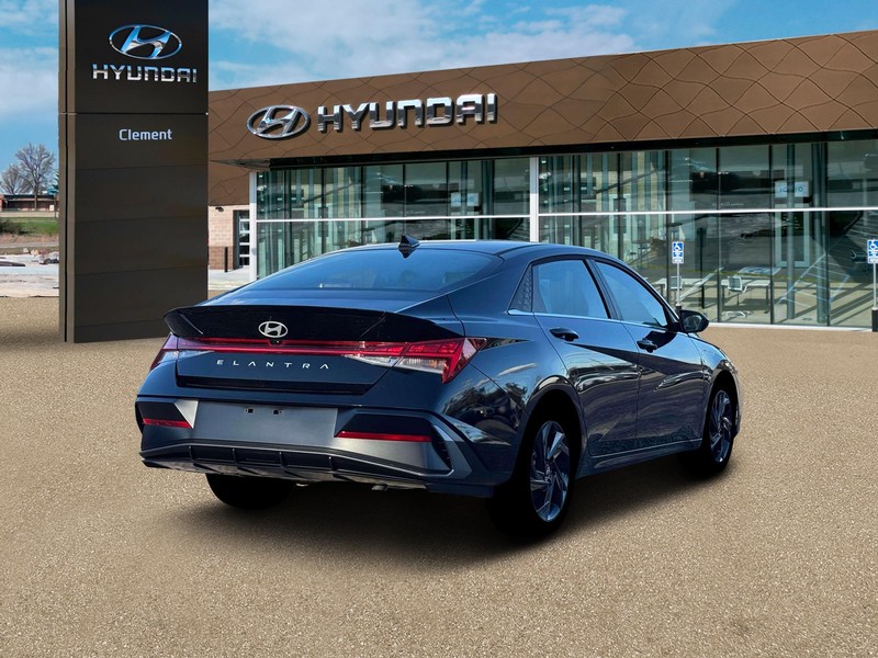 Hyundai Elantra Vehicle Full-screen Gallery Image 7