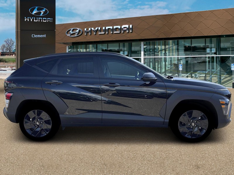 Hyundai Kona Vehicle Full-screen Gallery Image 9