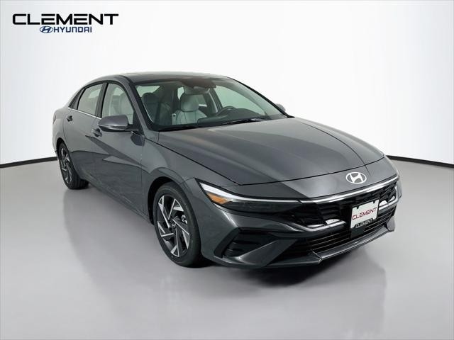 Hyundai Elantra Vehicle Full-screen Gallery Image 3