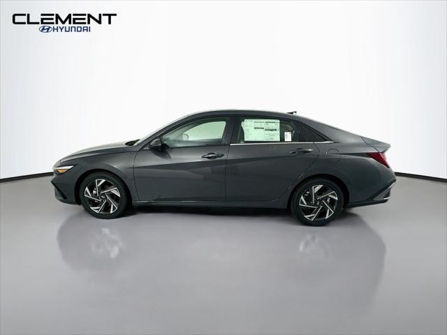 Hyundai Elantra Vehicle Full-screen Gallery Image 4