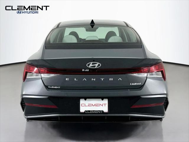 Hyundai Elantra Vehicle Full-screen Gallery Image 7