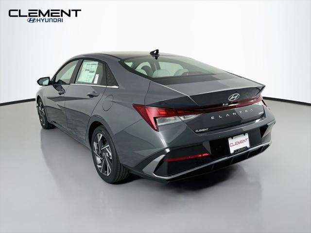 Hyundai Elantra Vehicle Full-screen Gallery Image 8