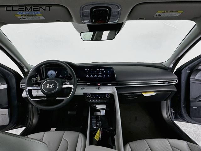 Hyundai Elantra Vehicle Full-screen Gallery Image 11