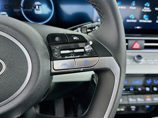 Hyundai Elantra Vehicle Full-screen Gallery Image 15