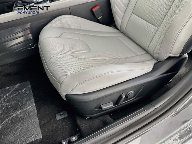 Hyundai Elantra Vehicle Full-screen Gallery Image 26