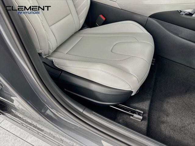 Hyundai Elantra Vehicle Full-screen Gallery Image 30