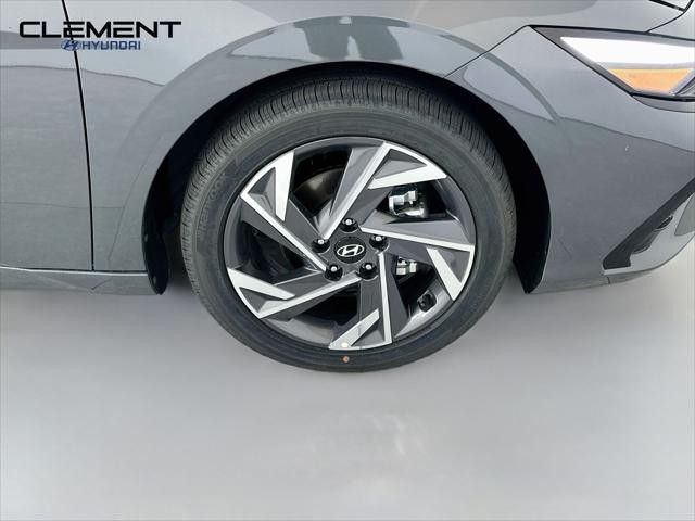 Hyundai Elantra Vehicle Full-screen Gallery Image 33