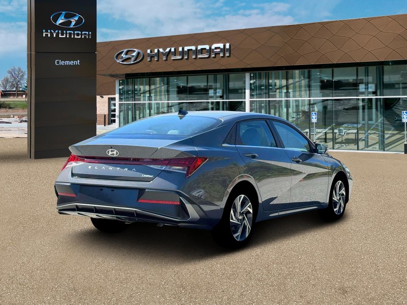 Hyundai Elantra Vehicle Full-screen Gallery Image 5