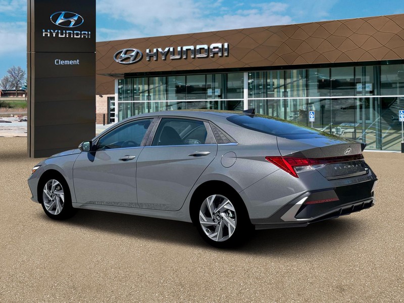Hyundai Elantra Vehicle Full-screen Gallery Image 6