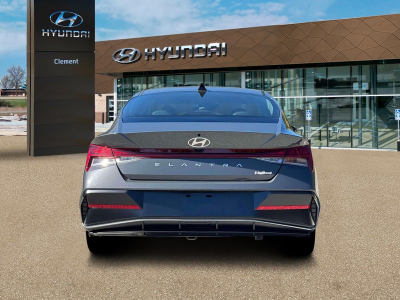 Hyundai Elantra Vehicle Full-screen Gallery Image 9