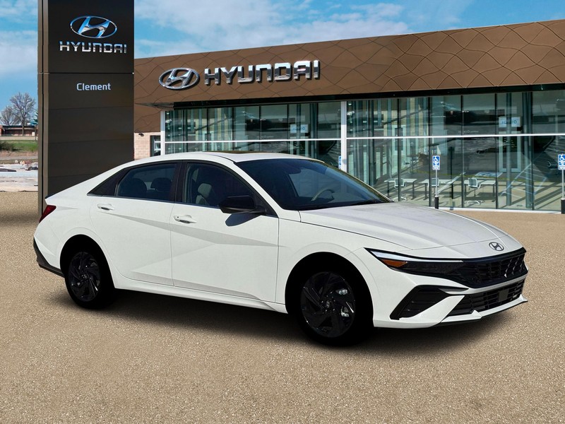 Hyundai Elantra Vehicle Full-screen Gallery Image 10