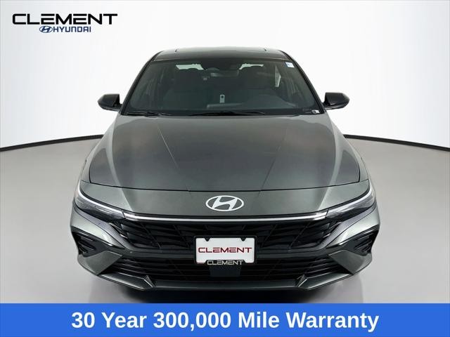 Hyundai Elantra Vehicle Full-screen Gallery Image 2