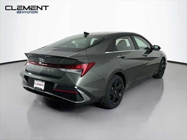 Hyundai Elantra Vehicle Full-screen Gallery Image 6
